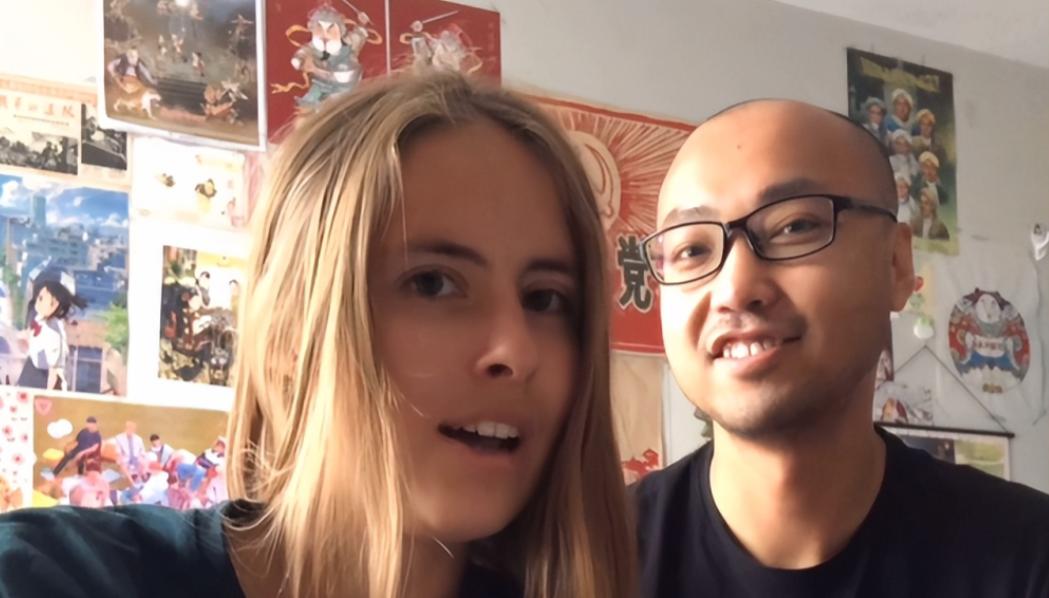 2021年，一名年轻美丽的美国女学霸不顾父母的反对，毅然决然地前往中国，嫁给了一