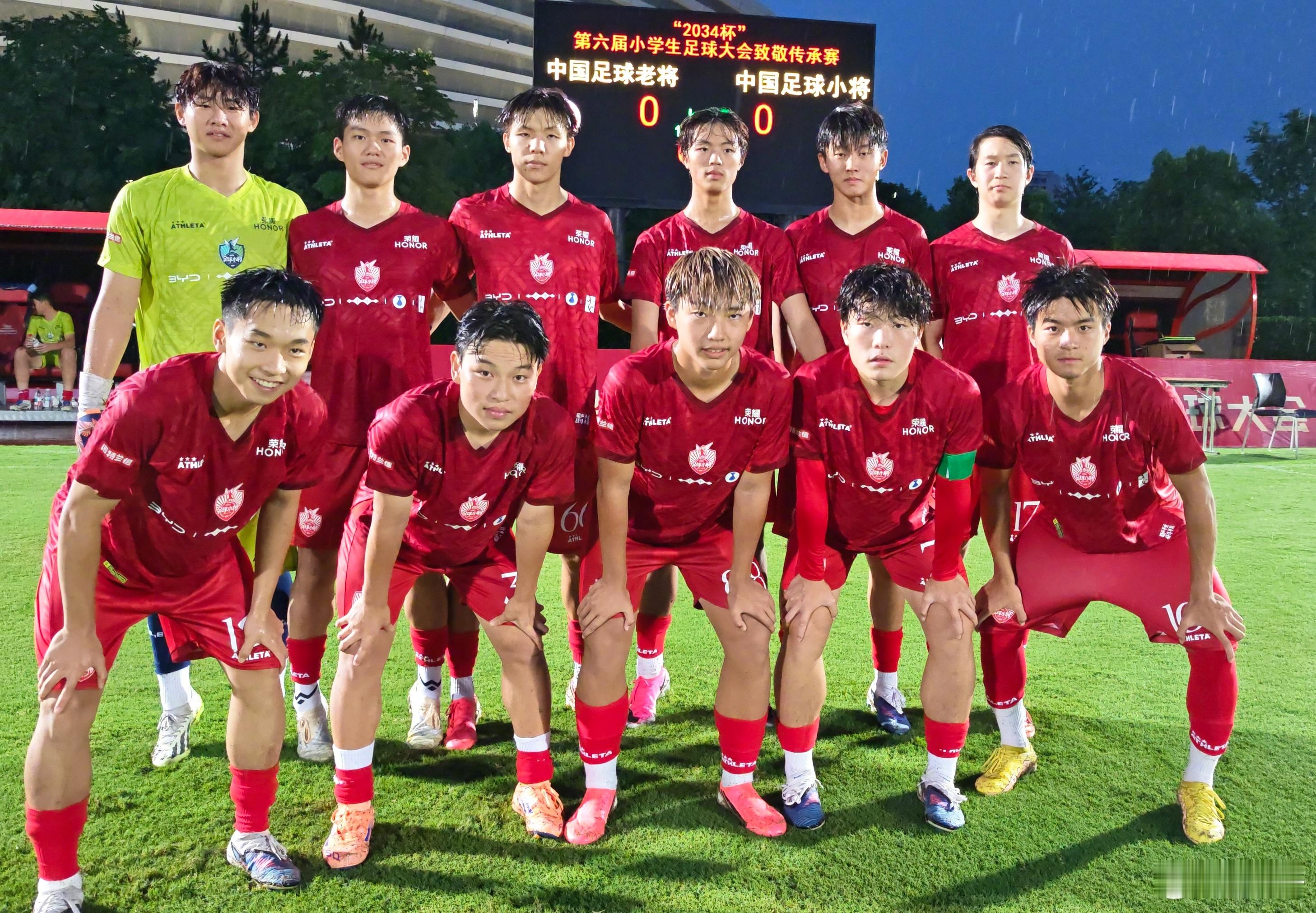 中国足球小将14、15今年内完成整合，明年开始征战欧洲11人制比赛，沿着小将09