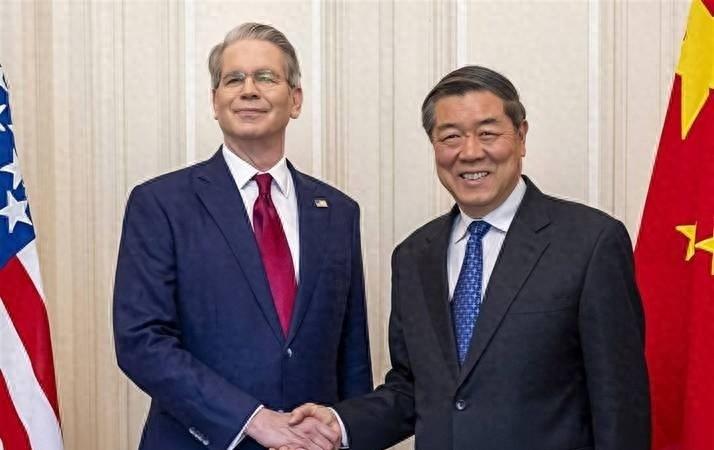 作为一个跟进出口订单打交道十年的外贸老兵，看到深夜这份通告，我第一反应不是激动，