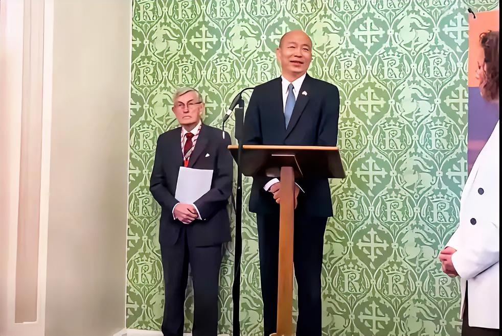 韩国瑜在英国干了件让所有人目瞪口呆的事！这位台湾地区的政治人物，跑到英国丘吉