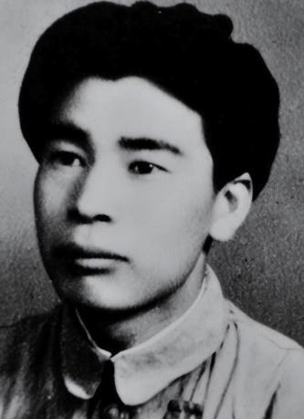 1948年，日本人砂原惠改名张荣清，谎称中国籍，加入了解放军，他在辽沈战役中立功