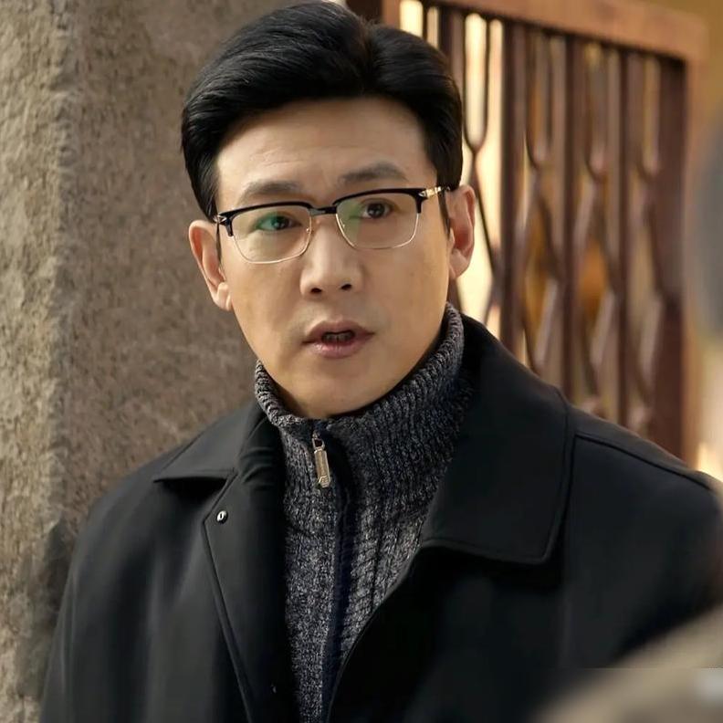 陆毅颁奖礼灵魂拷问郭京飞！姐夫多幸福？台下笑疯：连襟地位一目了然！当时陆毅正