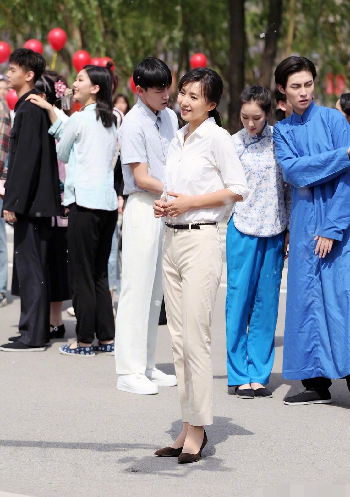 照片中的这位女神，外号万人迷，当年真的是火遍全国大江南北，家喻户晓，人人皆知，迷