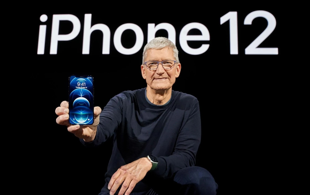 分析师预测苹果将调整iPhone发布节奏，具体来看：2025年下半年iPh