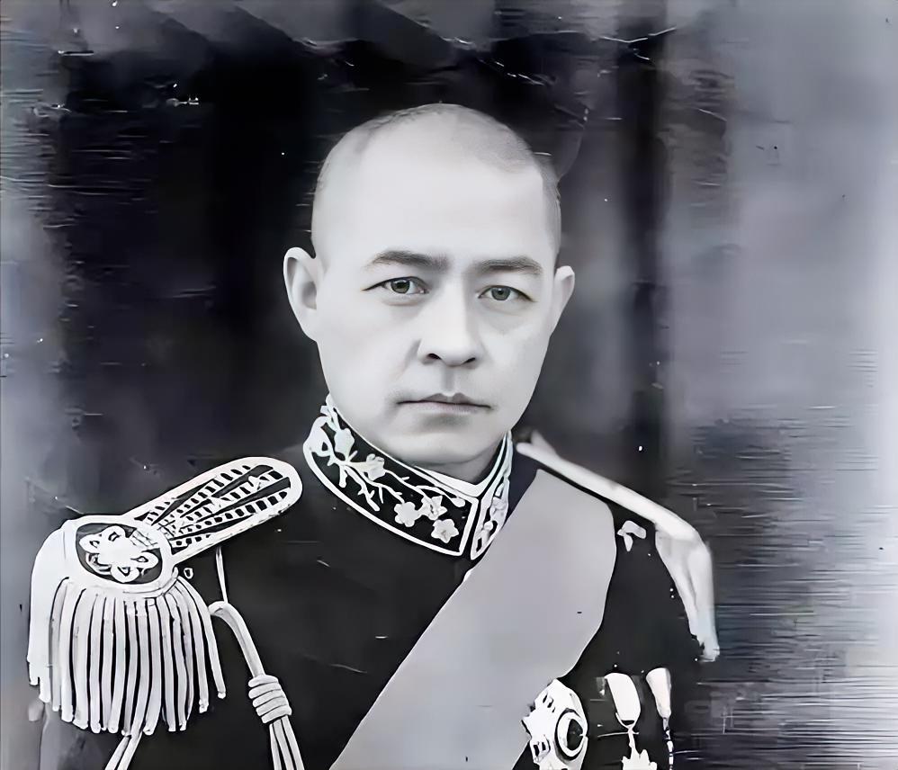 张自忠战死时，身边的随从马孝堂被日军一刀砍中脖子，他忍着剧痛滚进旁边的沟里。日军