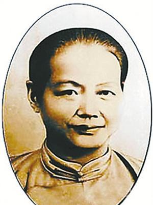 1970年，陈独秀58岁的女儿陈子美身绑5个空油桶，带着小儿子偷渡香港
