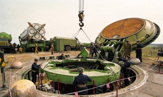 醍醐灌顶！终于明白为什么哈萨克斯坦也销毁了自己的核武器，却没人说他败家？原来如此