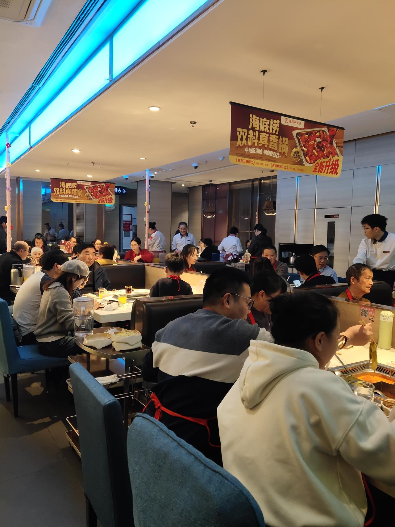 都说生意难做，海底捞为啥人满为患，开了好多年了，一直都那么红火，靠的是啥？孩