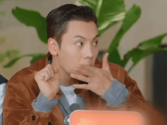 谁家明星一顿饭就被俘获了啊谁懂啊！陈伟霆吃贾冰做的茄子饭直接吃到“失控”～从第