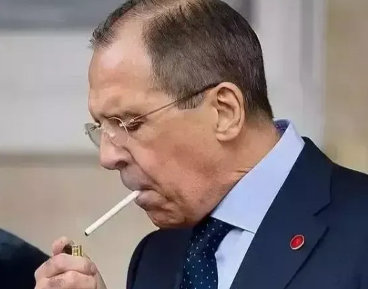 普京妥协了，俄罗斯让步了。原计划：占领顿涅茨克州、卢甘斯克州、赫尔松州、扎波罗