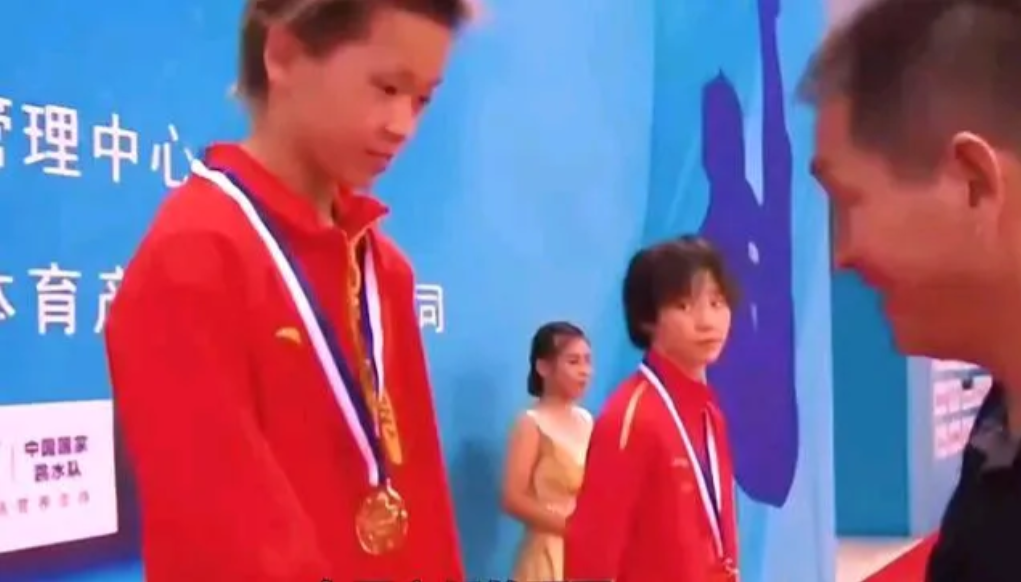 全红婵的退赛与其说旧伤复发不如直说是避赛！这绝对是国家队和广东省队协商的结