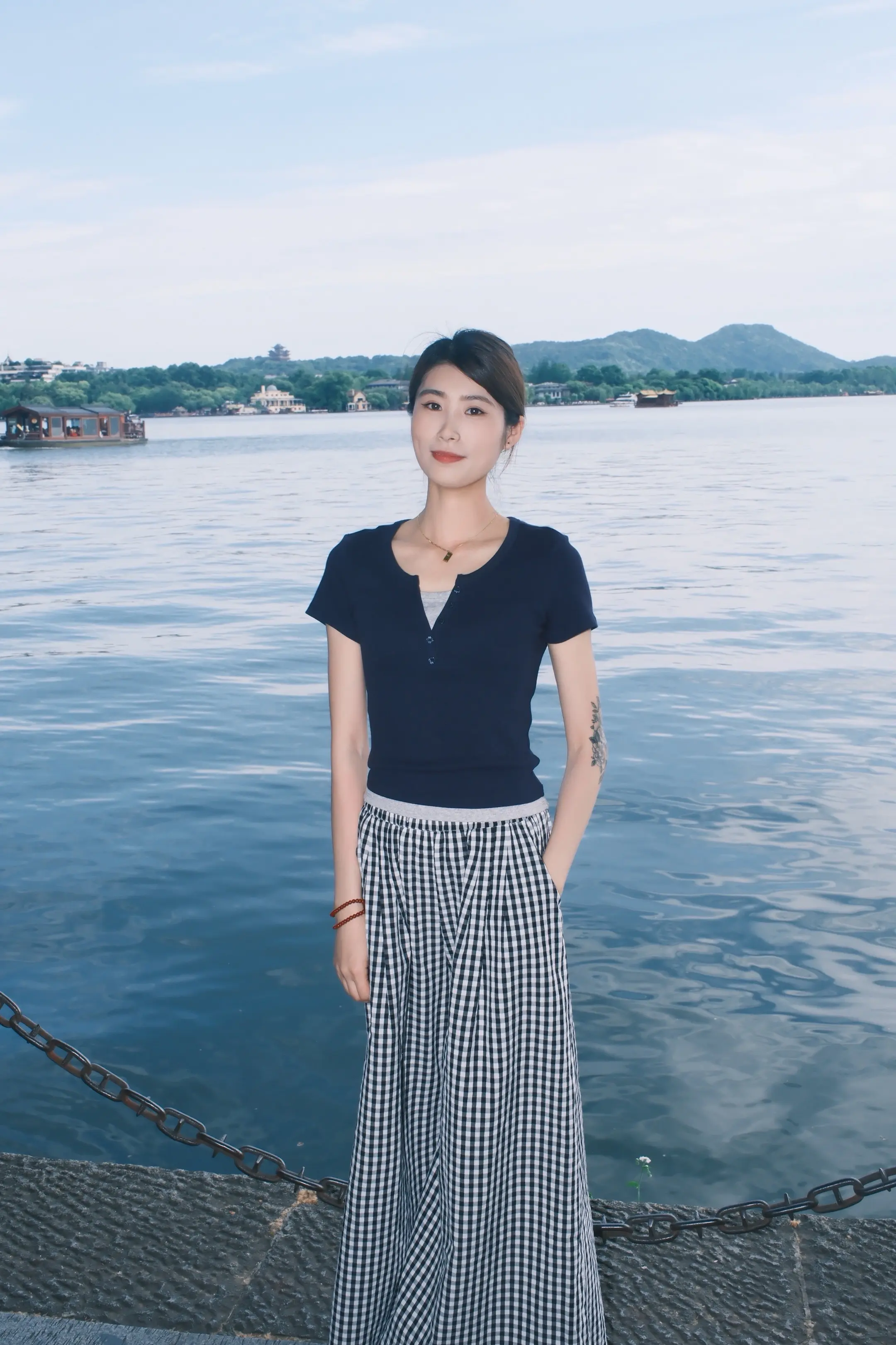 湖边温柔风 和初夏的西湖合个影