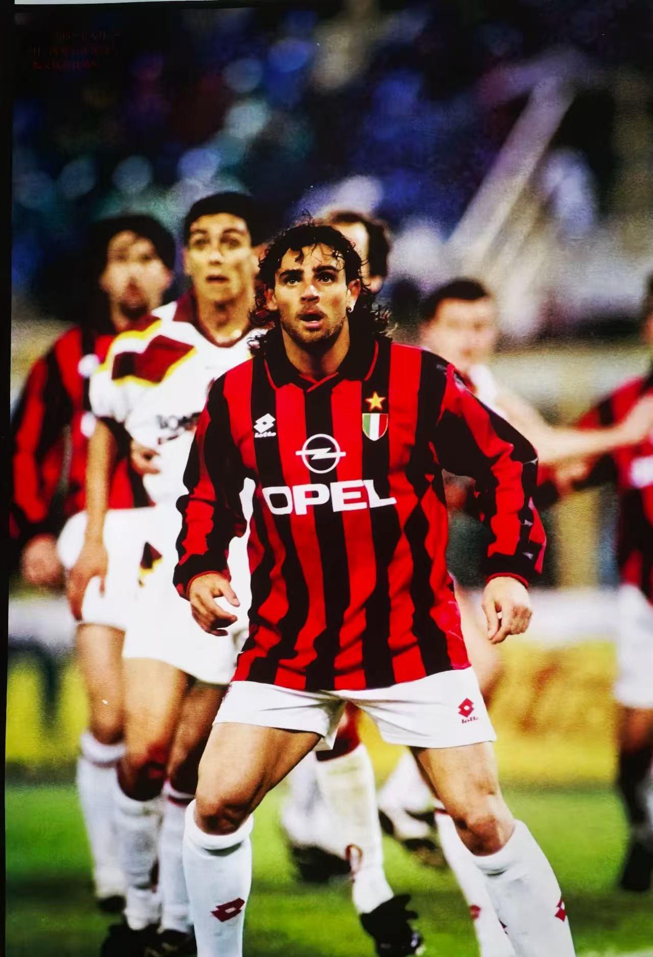 看看他就知道了，即使强如他一样的球员，在巅峰时期也只能在米兰当替补，米兰58场不