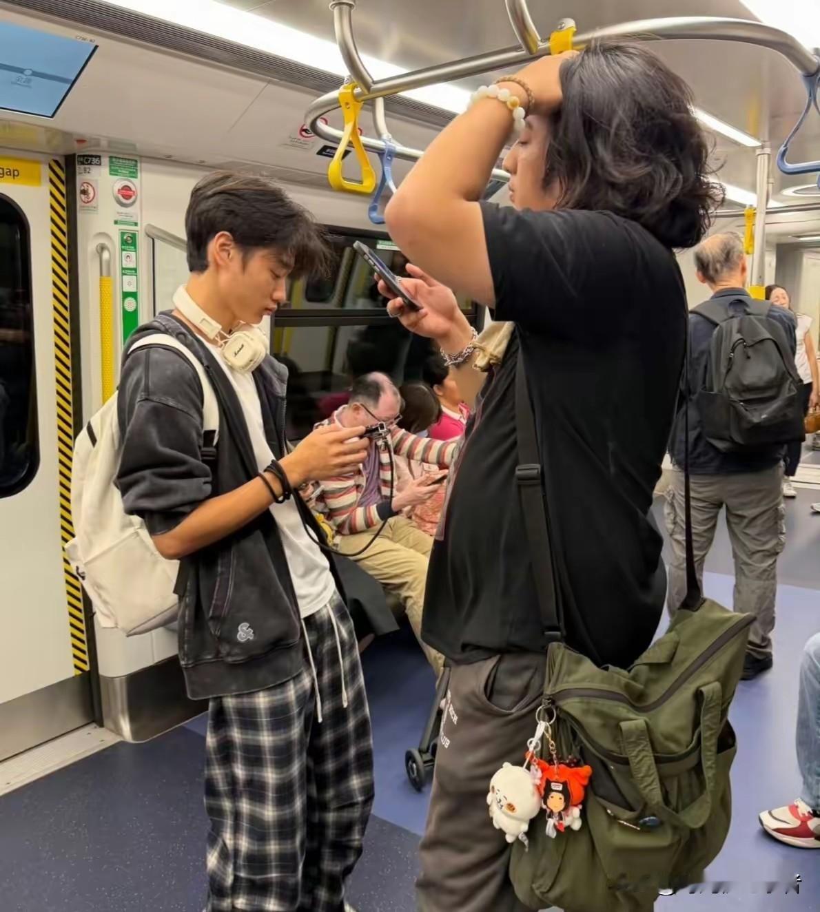 费曼和杨阳洋真的能玩到一起去，如今杨威儿子杨阳洋在香港读书，费曼也是尽地主之谊，