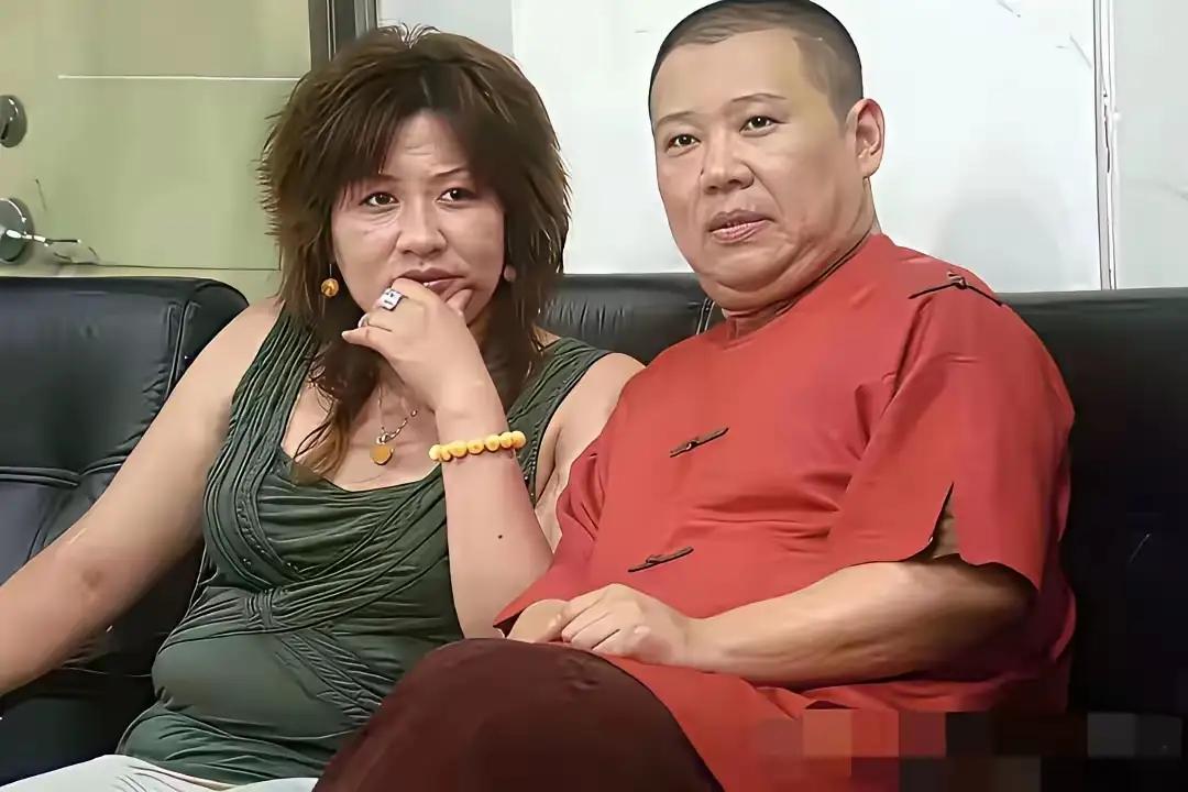 都说每一个成功的男人背后都有一个好女人，郭德纲背后的好女人就是王惠。做为“郭家