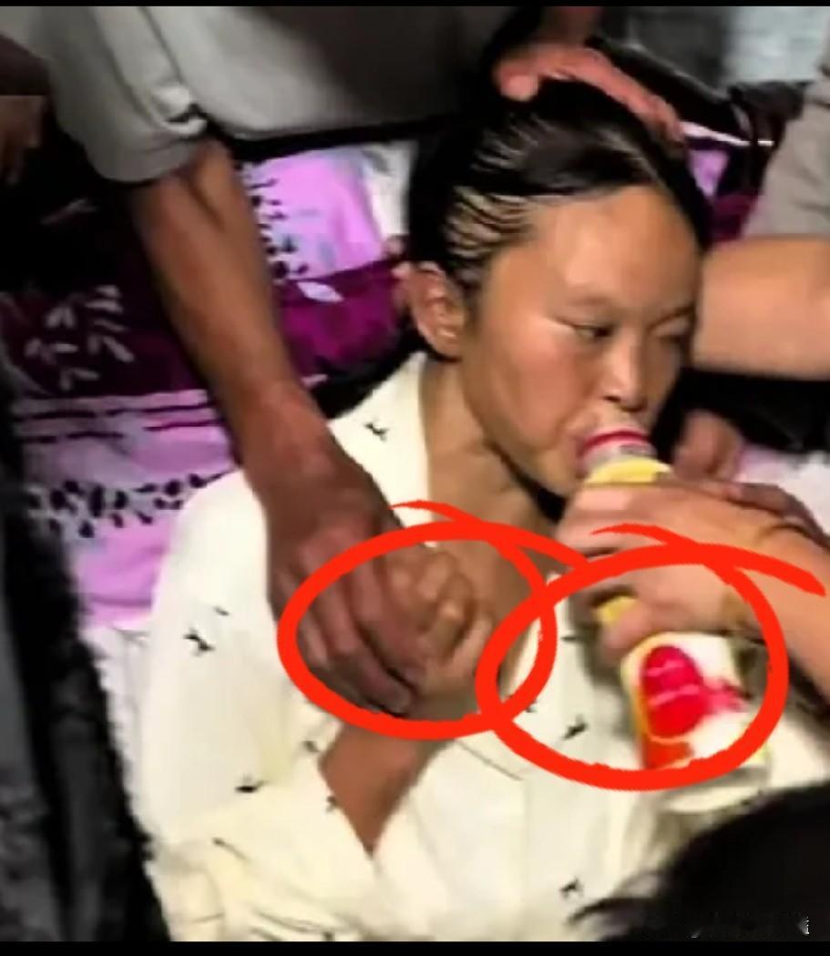 28岁二胎妈离世，临终只求一口水，看哭无数人28岁，本该是鲜花盛开的年纪，可杨
