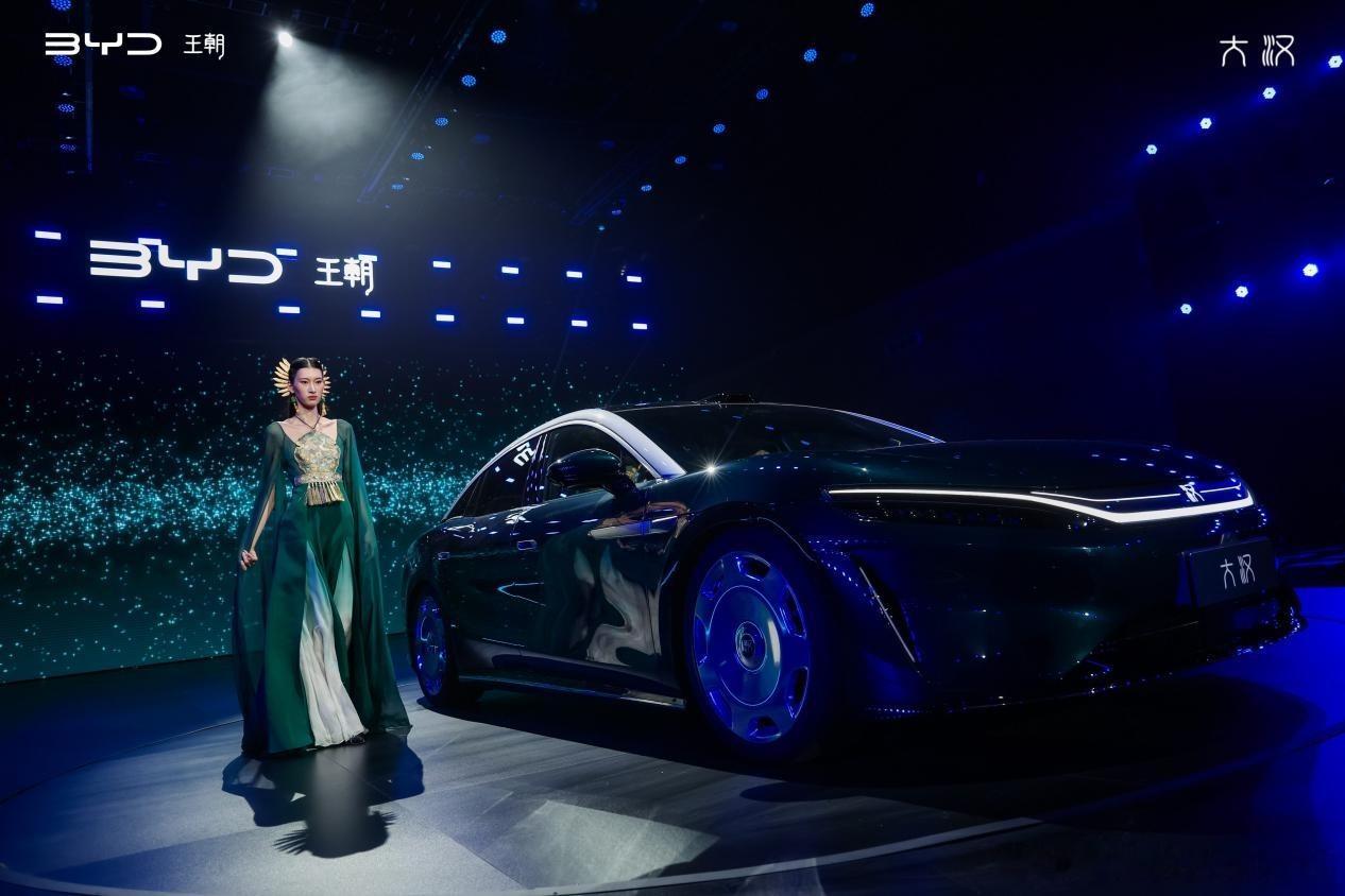 比亚迪比亚迪大汉最狠的不是1008公里续航，而是23.59万这个价格，我们先铺