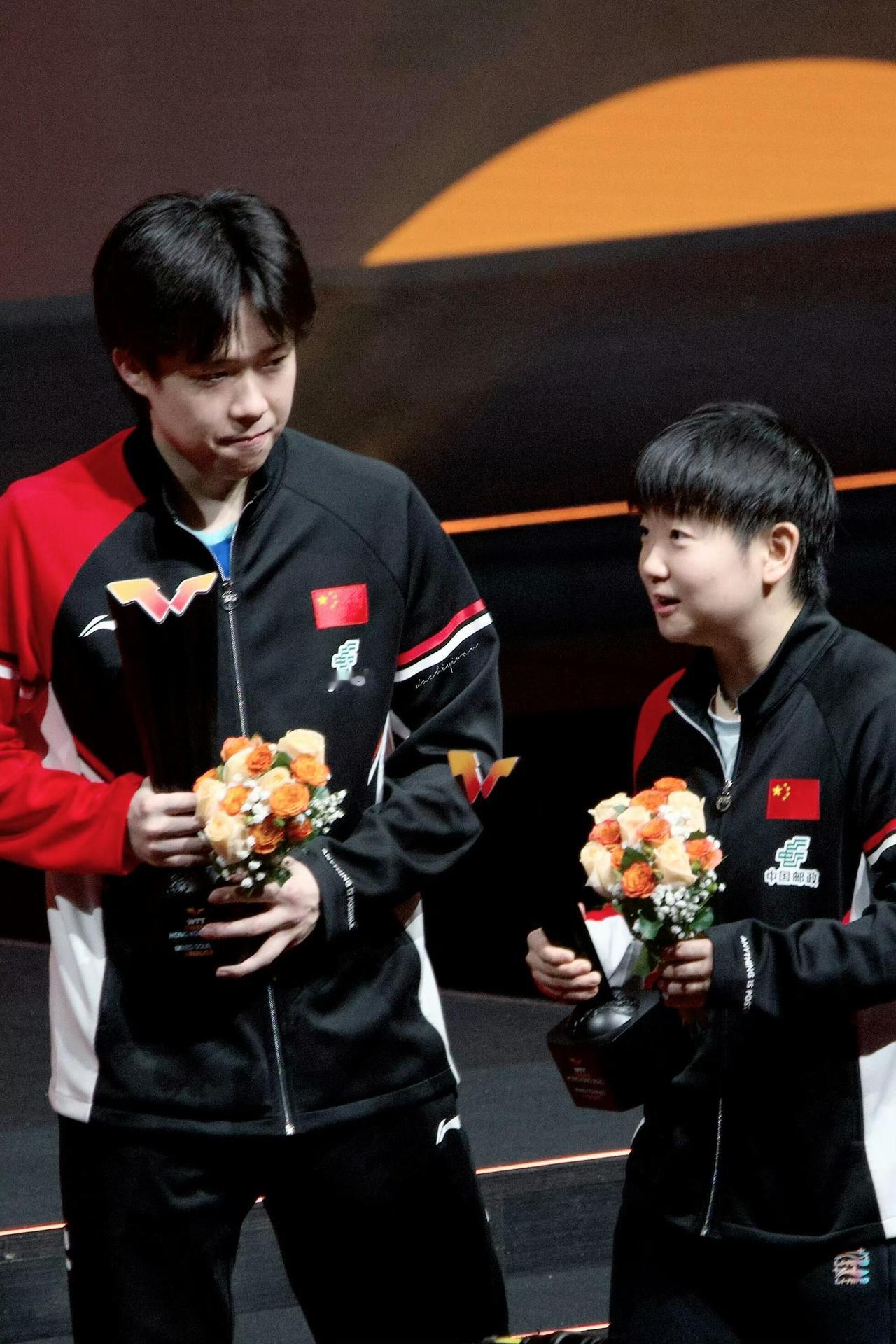 两个人健康完赛就好，一切都是暂时的，退赛后，依旧阳光明媚，莎头组合当之无愧！等