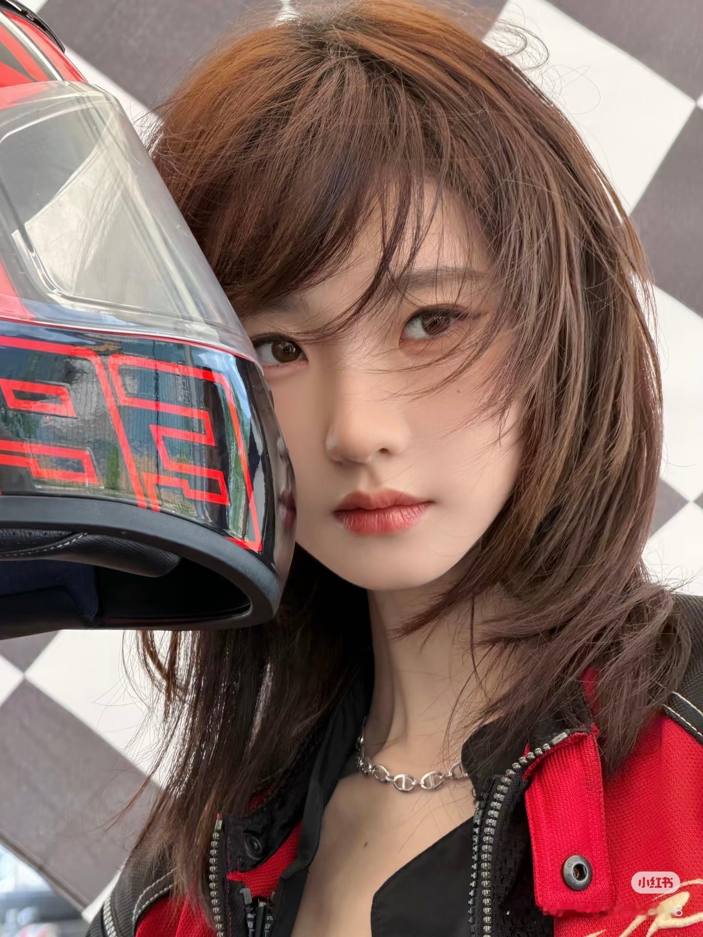 FE电动方程式张艺凡许倩张艺凡我以为我剪完头发的样子这个张艺凡太美辣🥵了