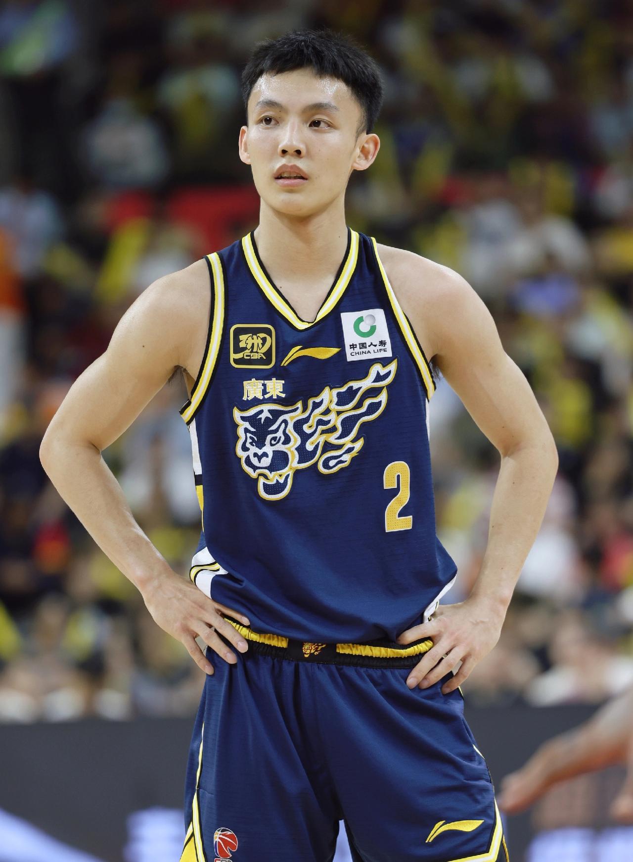 非常遗憾，广东81-97惨败上海，但这2位球员没输！1. 崔永熙，全队中唯一眼