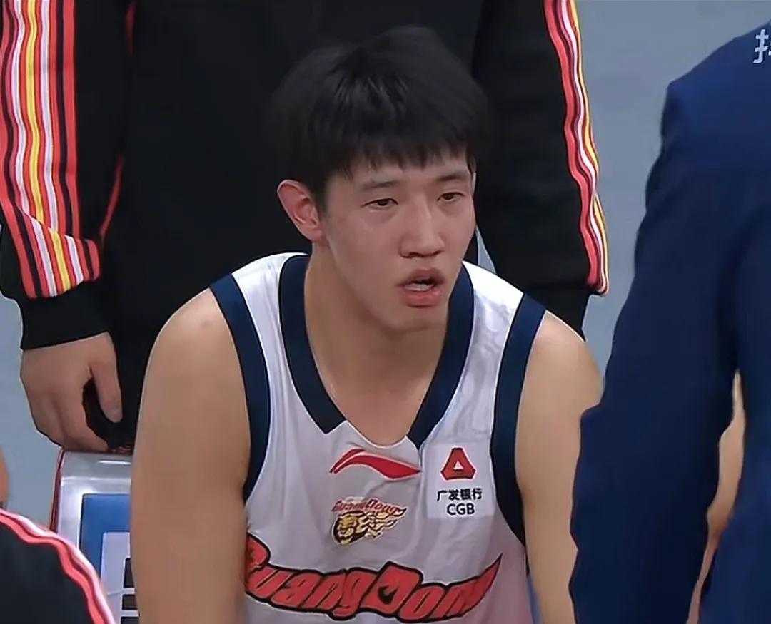 加上杯赛，广东队已经三负上海，根据篮球定律，强队之间想夺冠，季后赛是大概率打不过