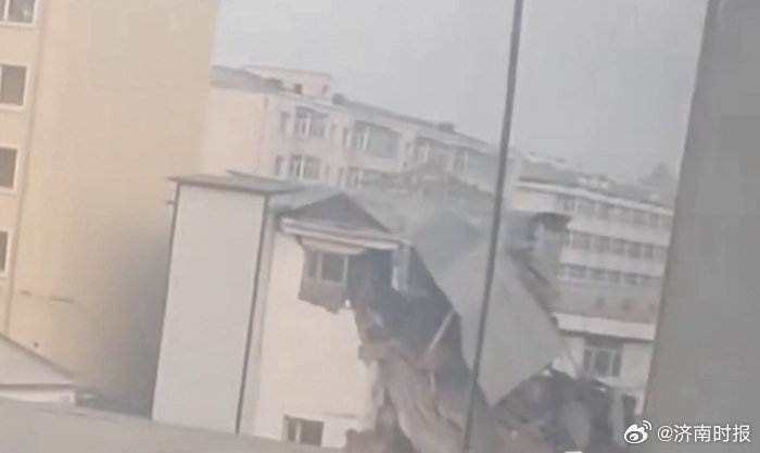 【#附近商户讲述楼房坍塌瞬间#】#附近商户称楼房坍塌时声音特大#3月29日上午