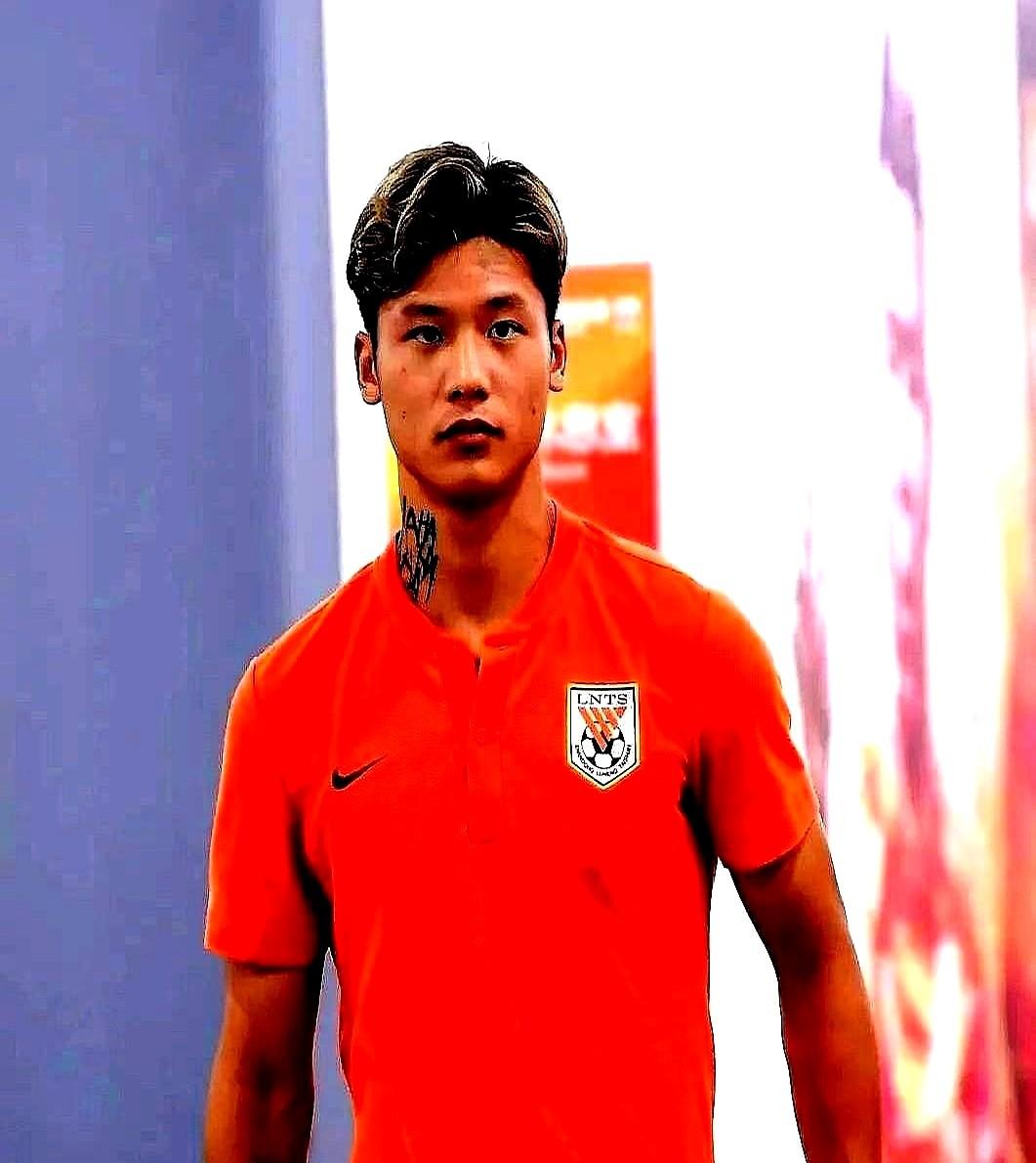 泰山这周突然加速引援，韩国国脚黄仁范基本敲定，巴西20岁中场维克托·乌戈还在犹豫