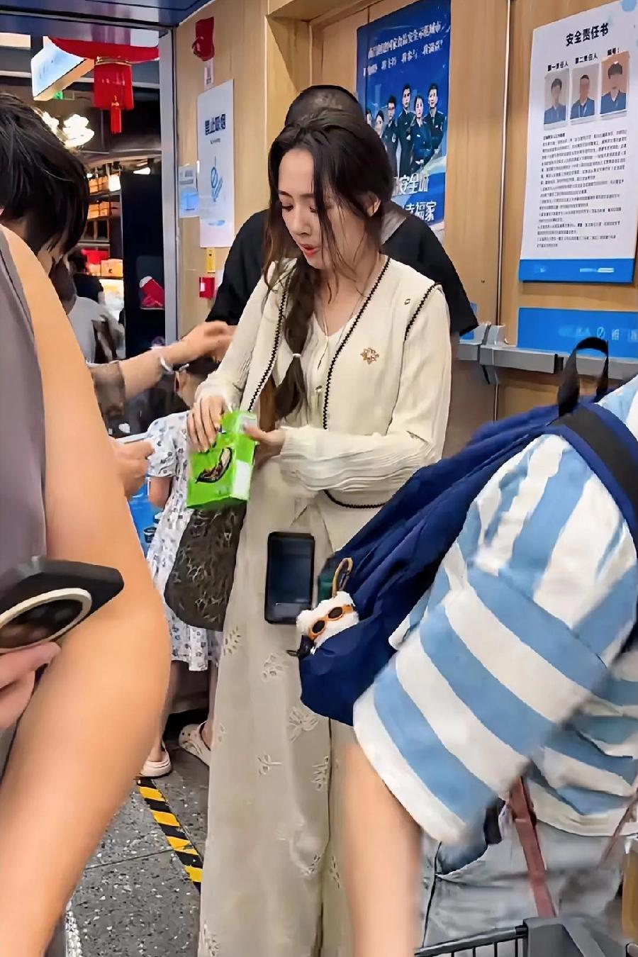 郭碧婷给所有伏地魔姐姐做了一个榜样，按道理说，郭碧婷作为向家少奶奶，要钱有钱要