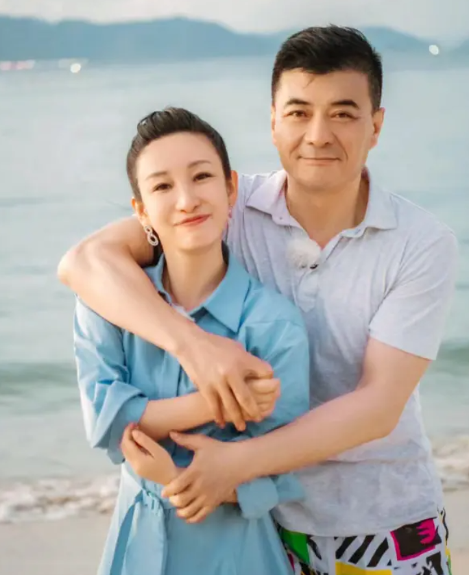 当年，秦海璐跟王新军说：“不想拍戏了，想回家带儿子。”王新军听完直接把她怼回去：