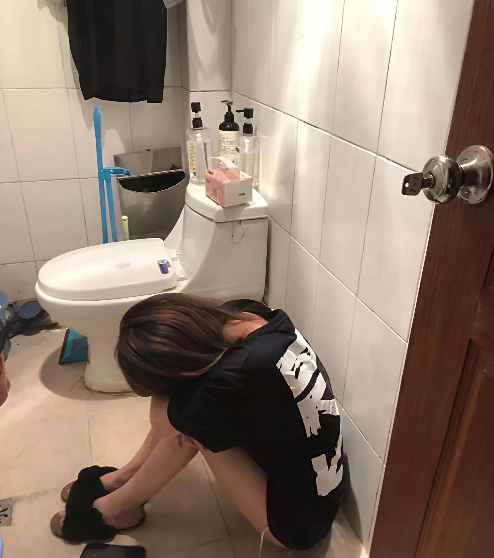 合租的女孩她男朋友不要她了，并且她怀孕了，我怎么安慰她呢[抠鼻]