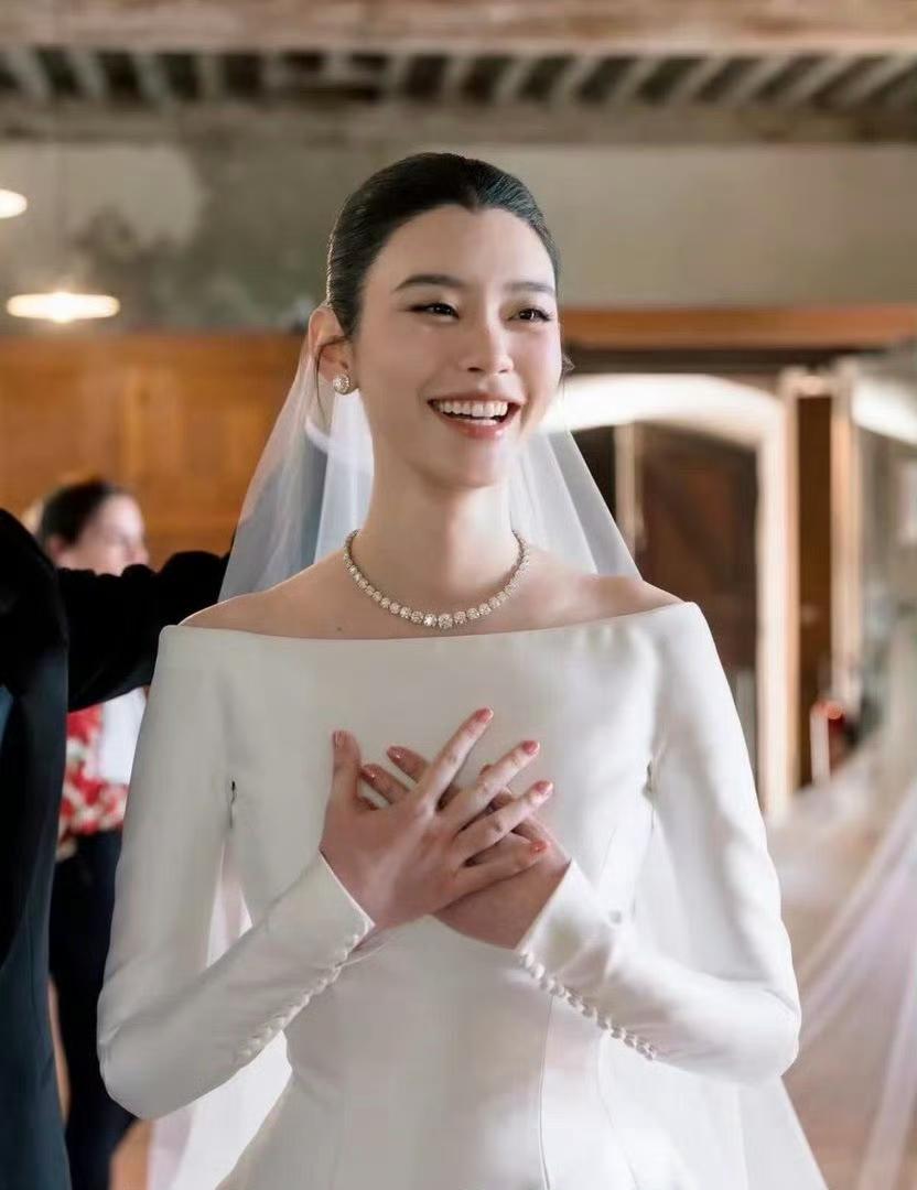 为什么四太会看上奚梦瑶，不是因为何猷君太爱她，也不是因为奚梦瑶是国际超模，而