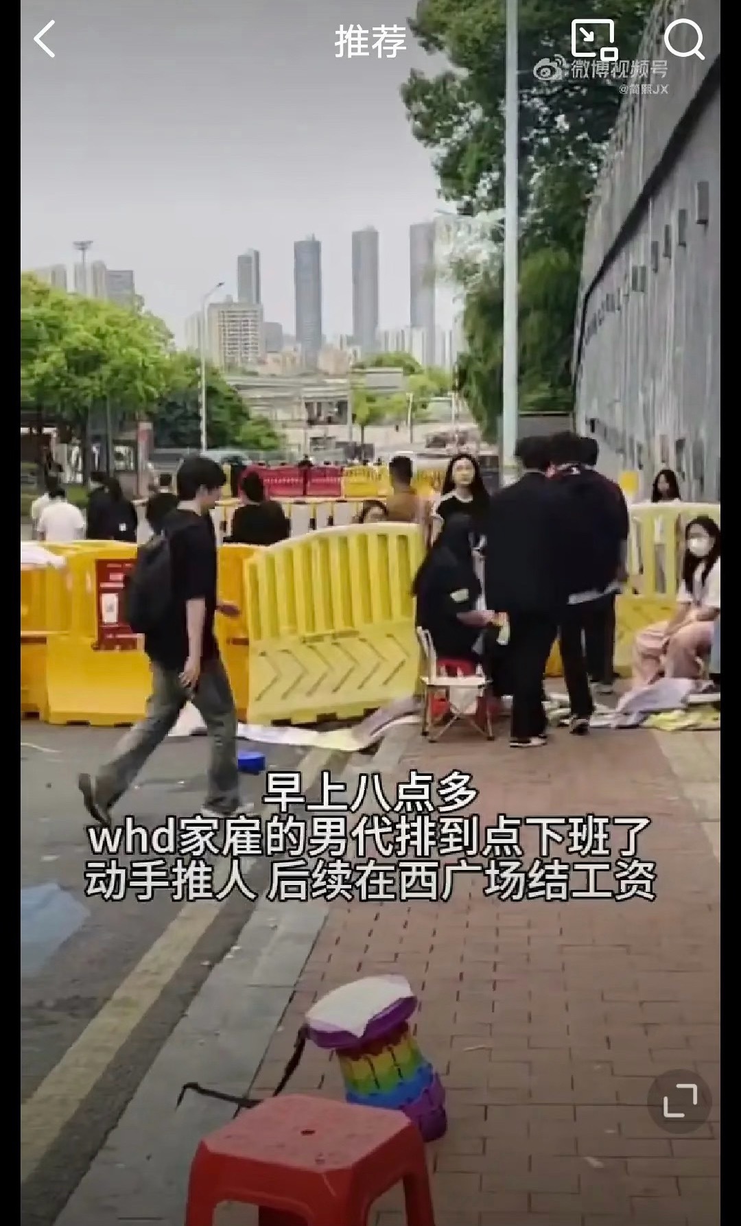 王鹤棣孟子义腿上吻🐒毛以为我们忘记当初为什么取消好6应援了吗？一个个都是黑涉
