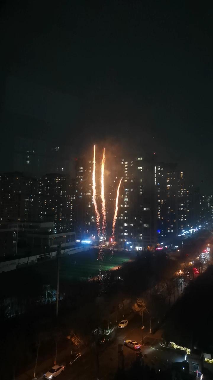 中国核电迎来大涨今天股市大跌，上午可以用暴跌形容，多股跌停反弹，下午在石油板块