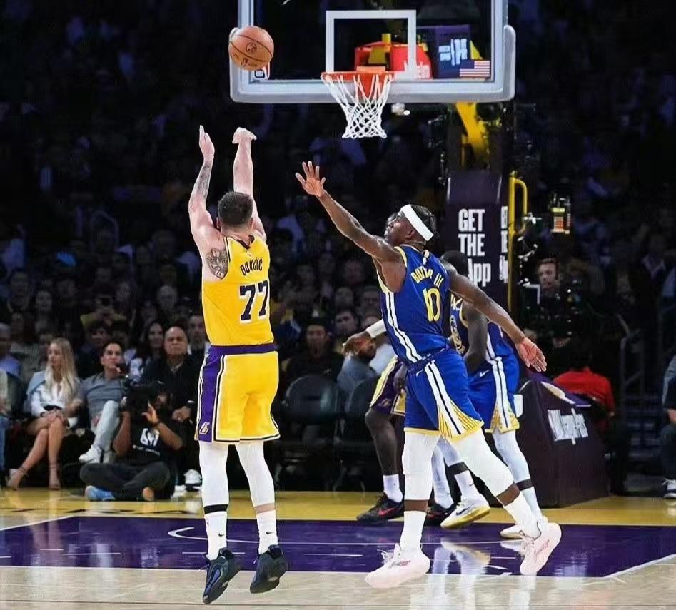 比东契奇还夸张，盘点NBA揭幕战现役空砍大神！43分12篮板9助攻！东契奇40