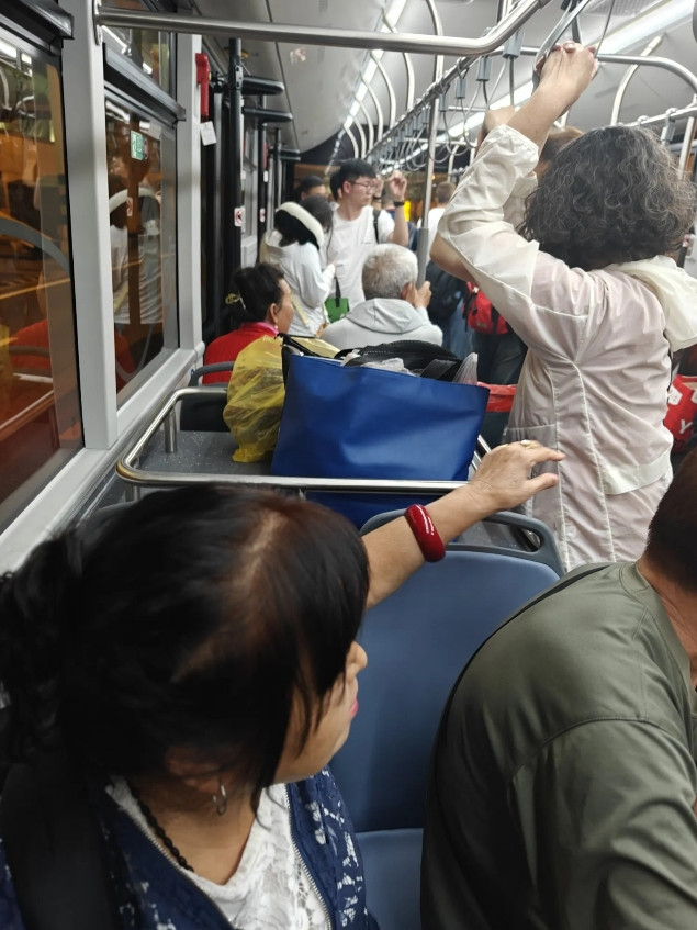 结束三周的云南之旅，还没回天津就在飞机上被恶心到了。机上遇到几个天津大爷大妈，全