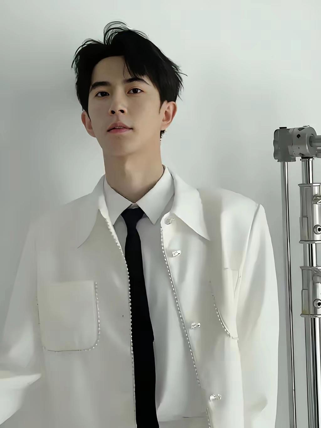 于朦胧走了现在最尴尬的不是待播剧，而是央视了本来原定第二天他就要上央视节目《宗师