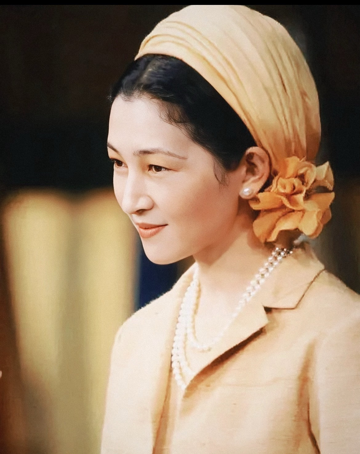 正田美智子日本第一位平民出生的太子妃、皇后。这眉眼鼻颧不入皇室也是顶级大佬格局了