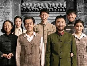 《抓特务》票房扑街不是电影的失败，是一代人审美的集体转身？韩红在《抓特务》首映