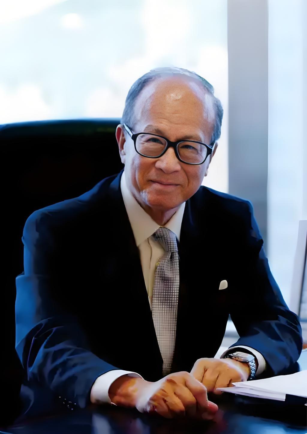 98岁的李嘉诚仍然没有退休，他再度扩大了自己的商业版图，其近日刚敲定了以268亿