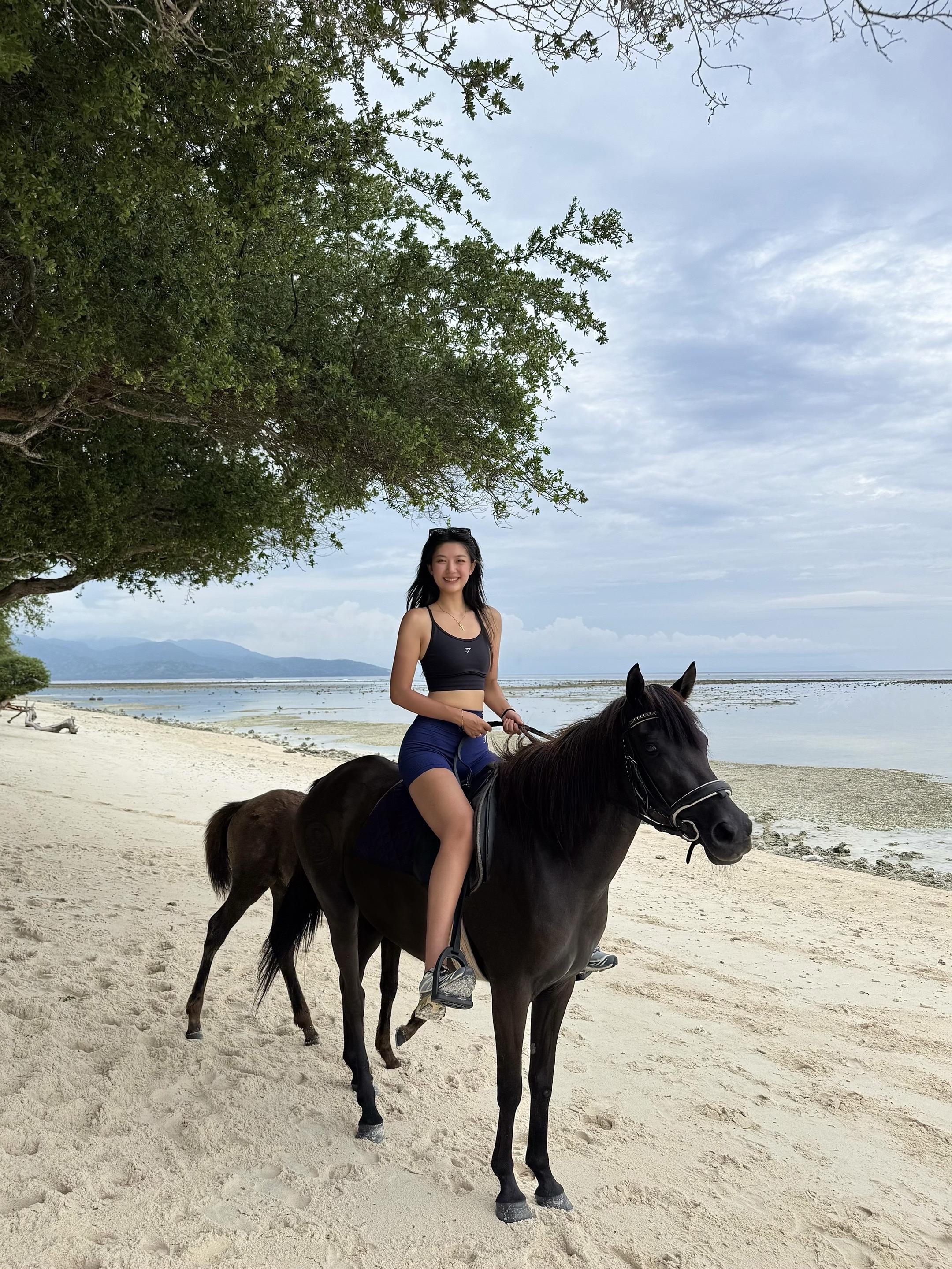 最喜欢的度假小岛🐎 吉利T岛 码头就是玻璃海，能看到很多小鱼 酒店的...