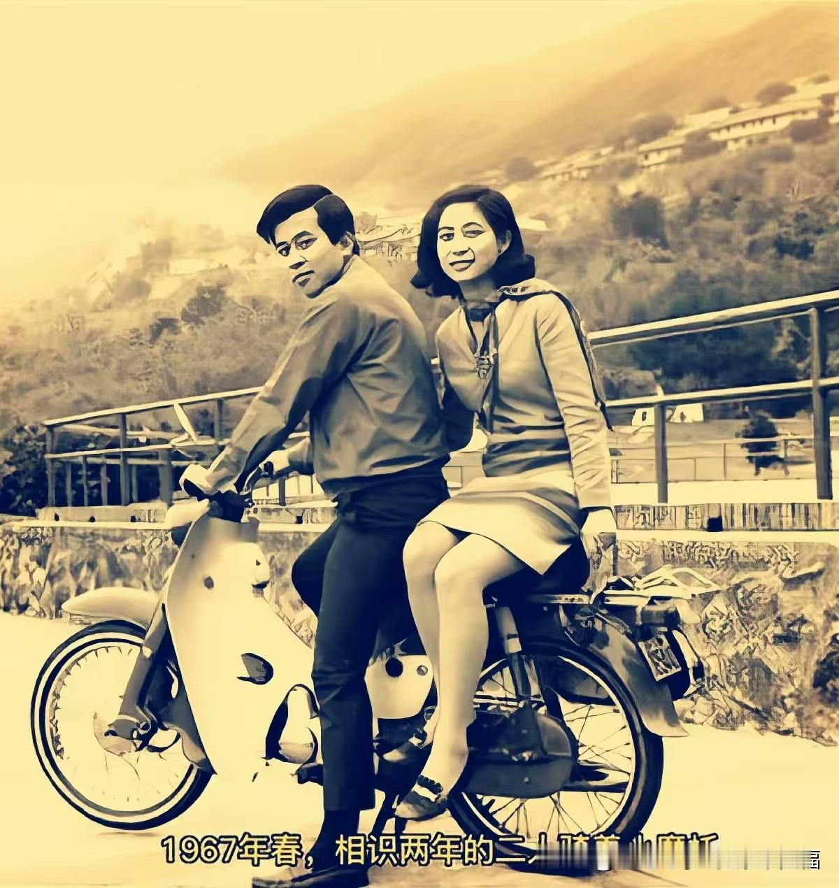 太甜了！50年前骑摩托，50年后拄拐重游，这才是神仙爱情。时光改变了容貌，却让