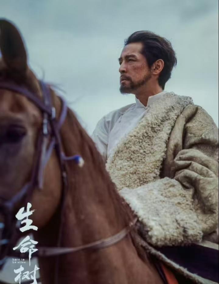 胡歌，突然上热搜！2月，《生命树》开播，胡歌接受采访说了一句话，直接冲上热搜