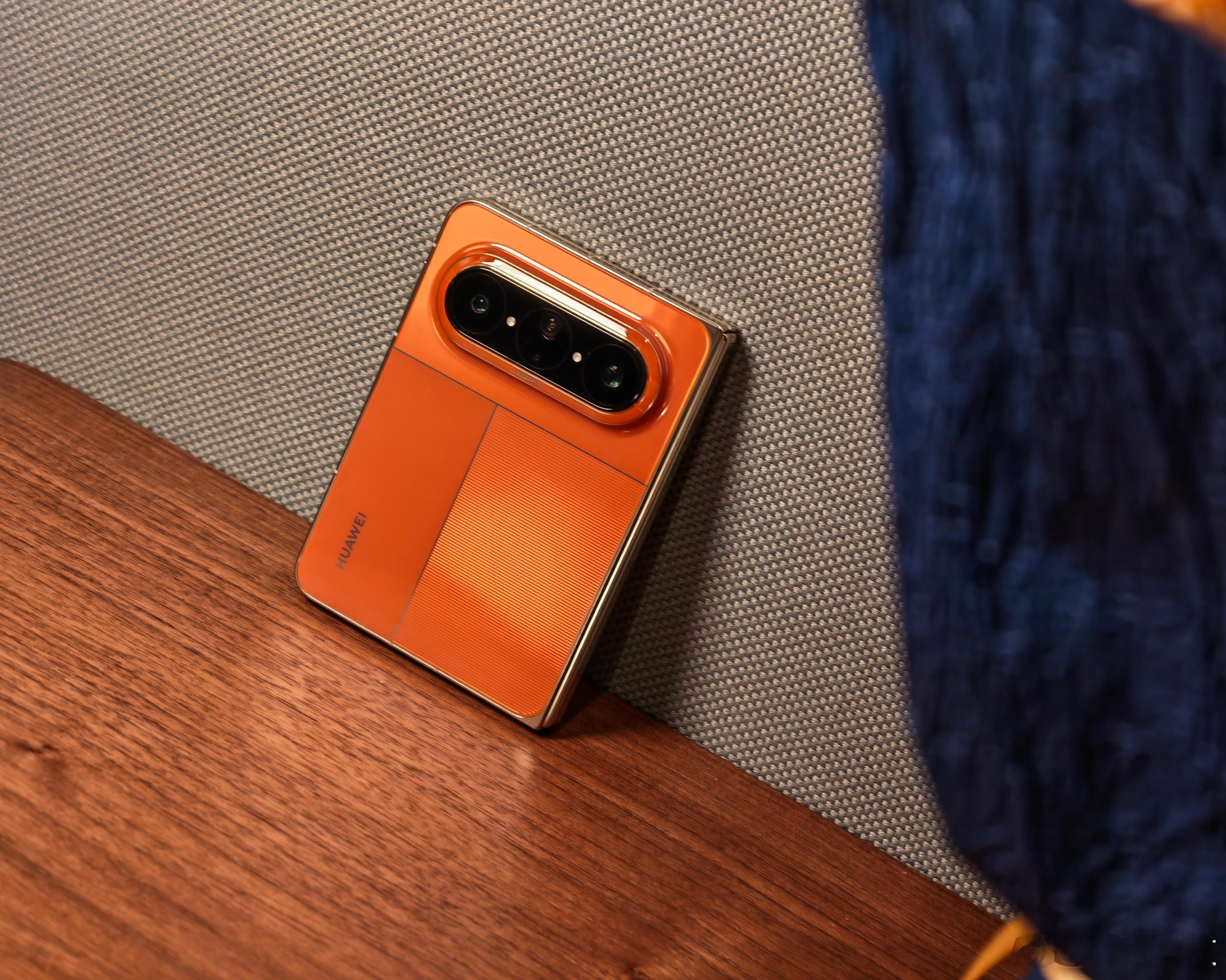 华为PuraXMax典藏版随手拍真机图！！大阔折屏幕真的阔，内屏屏占比也很高