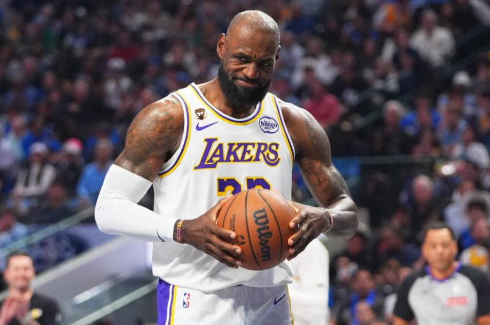 湖人本来就是进攻带动防守的球队，东契奇和里弗斯的缺阵，让湖人攻防两端都被压制。特