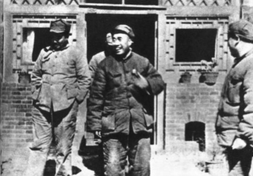 1949年3月，在中国革命即将取得全国胜利的前夜，朱德总司令与贺龙、陈毅等高级将