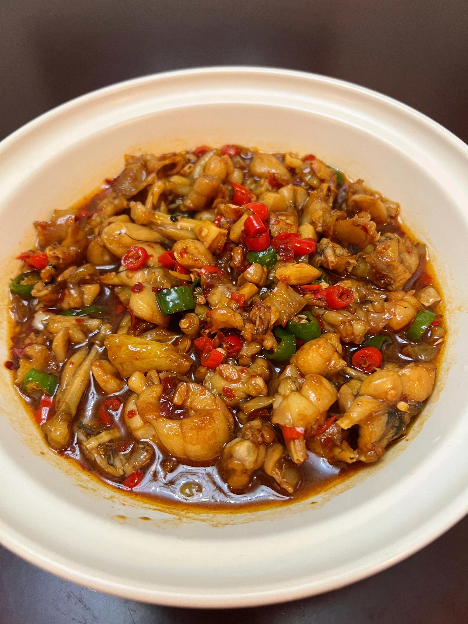 香辣牛蛙，肉质鲜嫩不柴，上桌秒光！爱吃牛蛙的姐妹一定要试下这个配方[点赞][赞