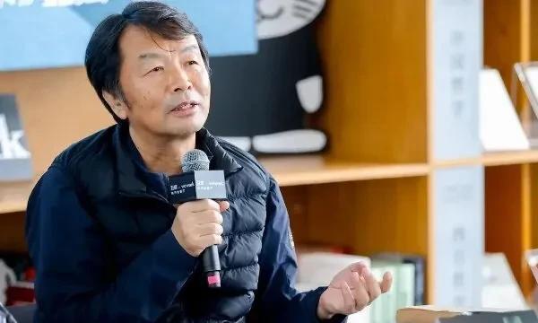 刘震云说：小偷知道羞耻，所以才偷偷摸摸；劫匪知道罪恶，所以才蒙着面打劫；骗子知道