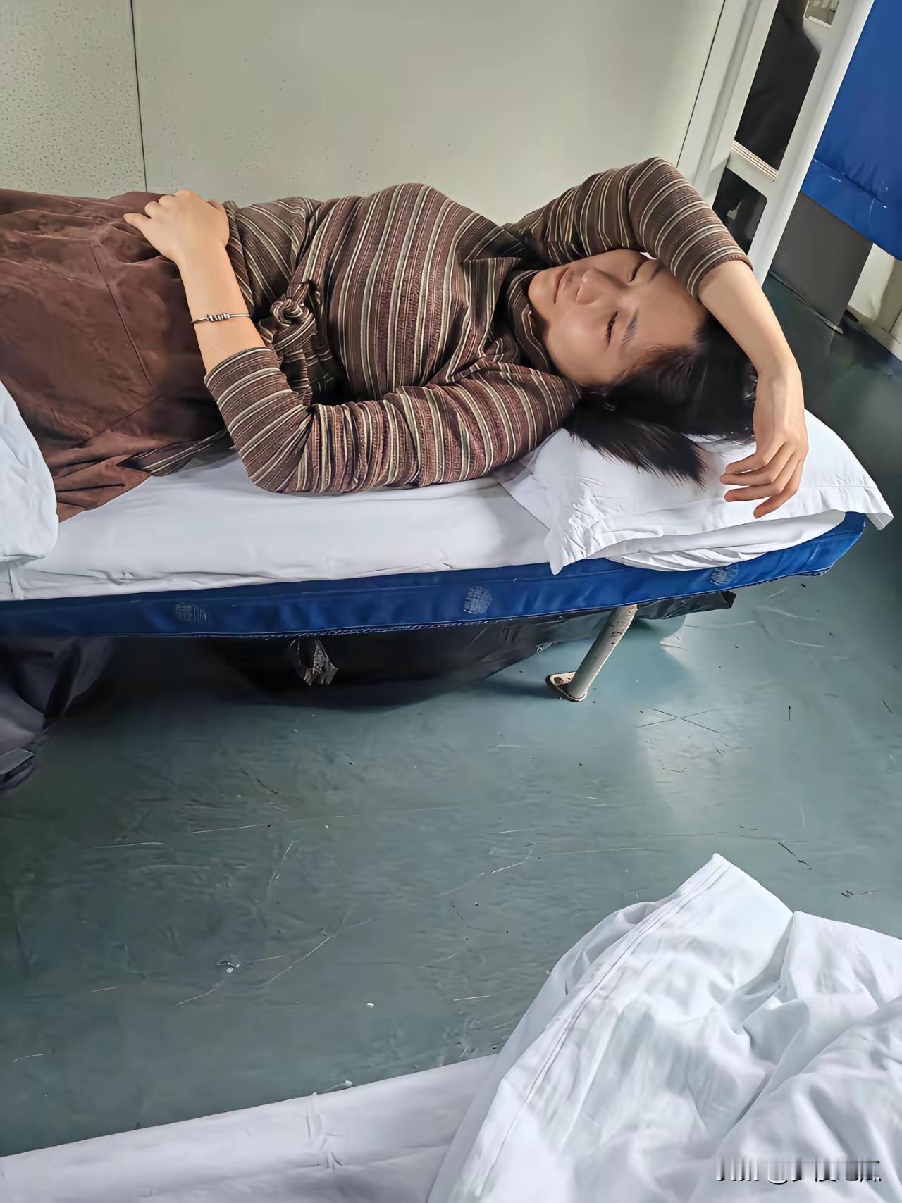 周末出差，火车卧铺遇到的女孩，两个人相谈甚欢！