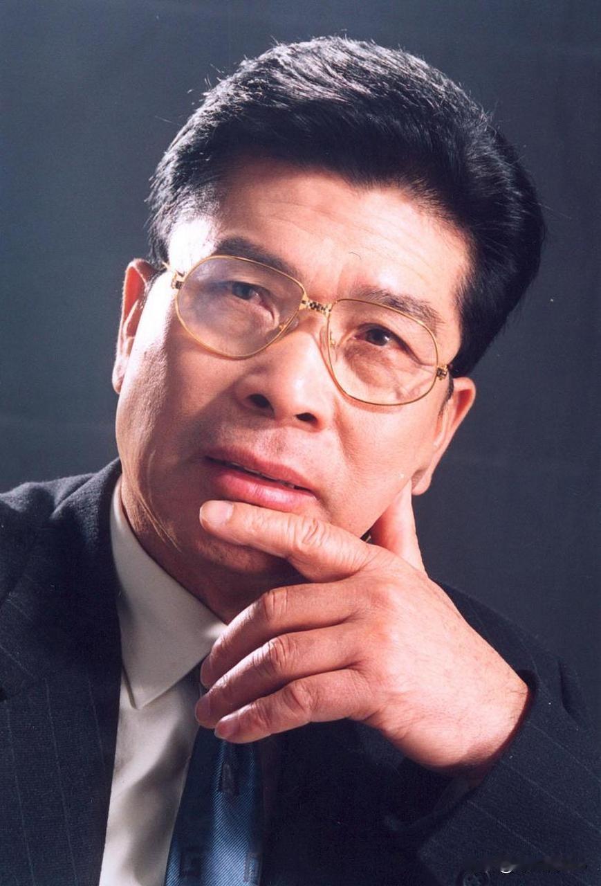 低调到离谱的“隐形”首富4千亿身家无人识，你可能没听过他的不坐豪车，不住别墅