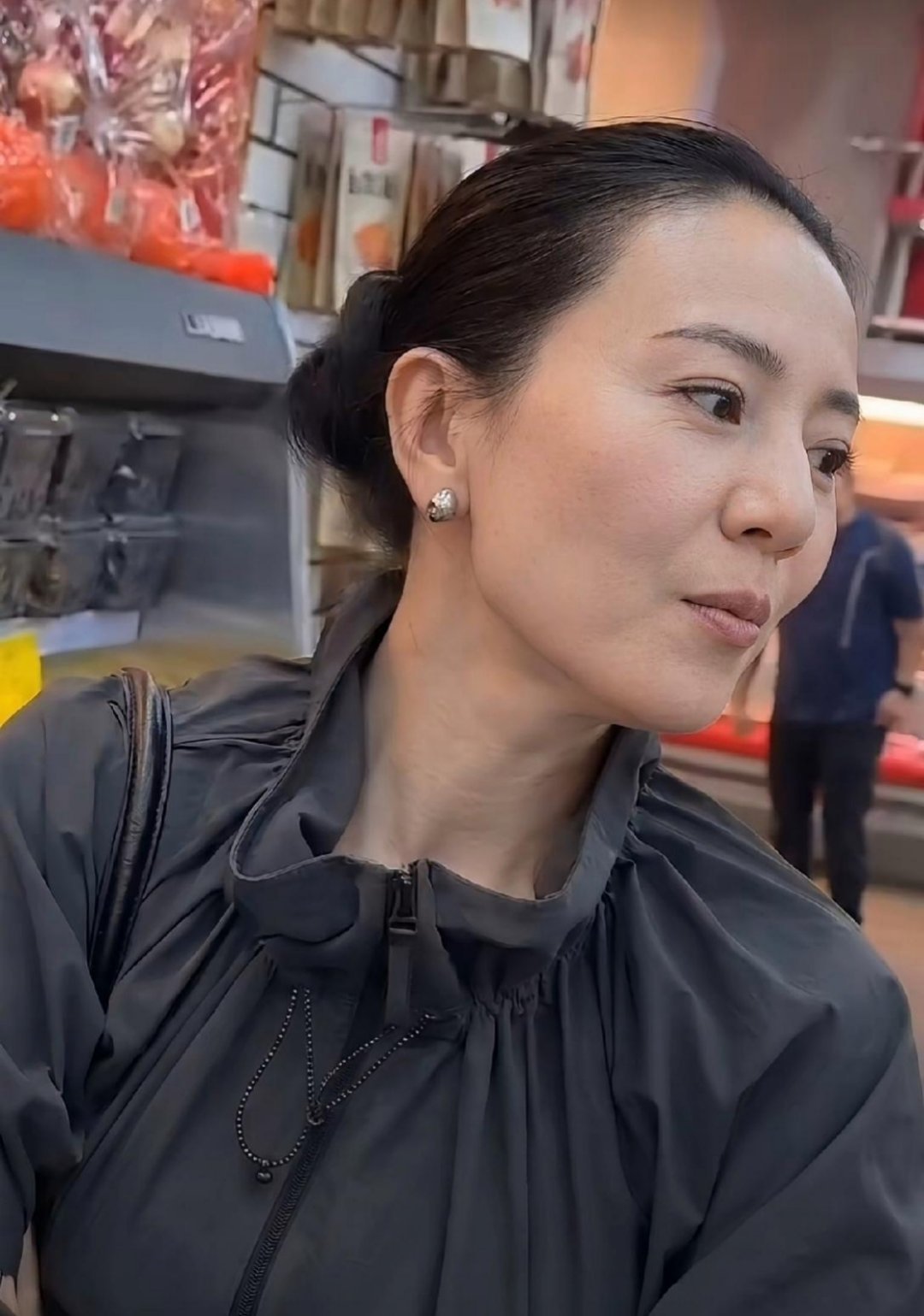 高圆圆的大妈感好强啊。​